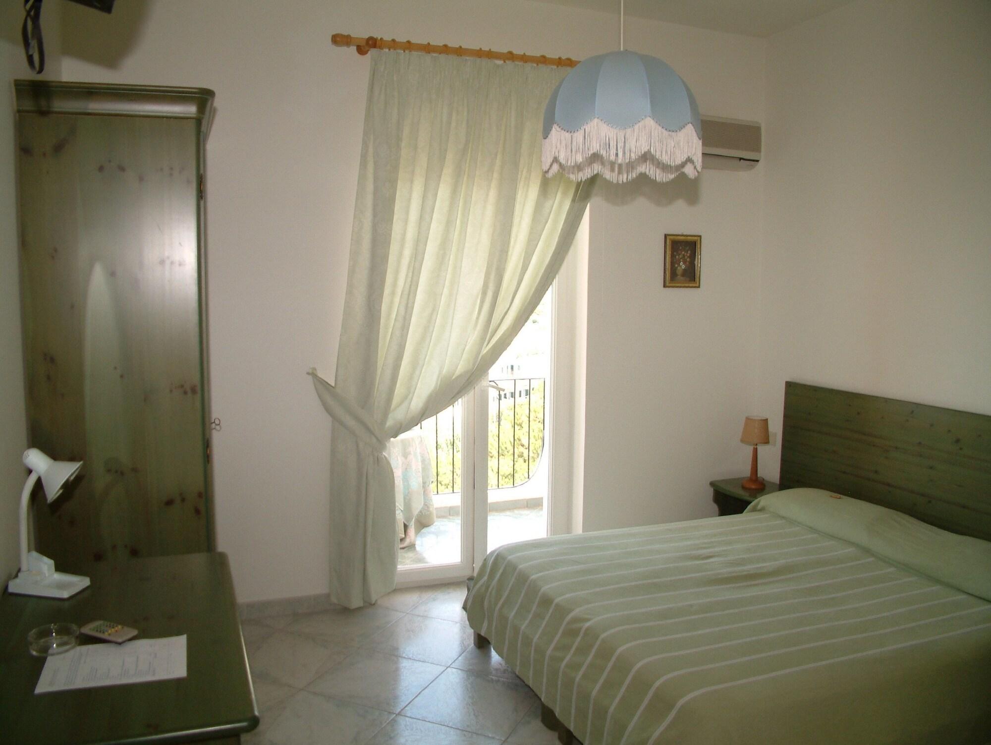 Hotel La Ginestra Форио Экстерьер фото