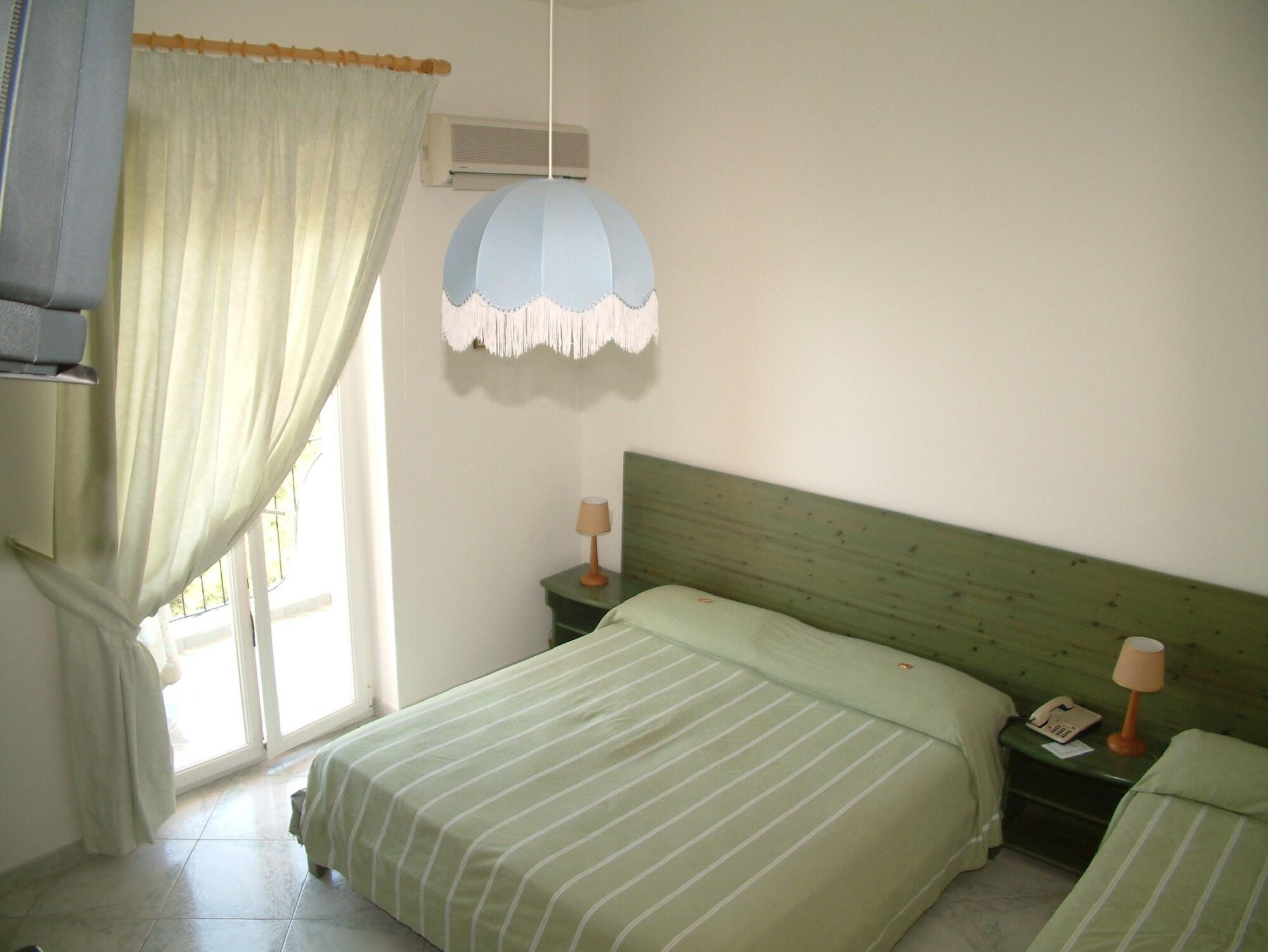 Hotel La Ginestra Форио Экстерьер фото