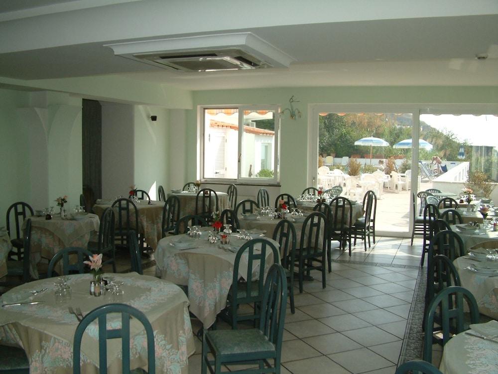 Hotel La Ginestra Форио Экстерьер фото